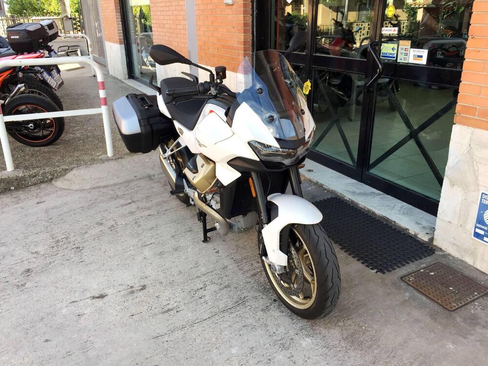 Moto Guzzi V100 Mandello (2022 - 24) (2)