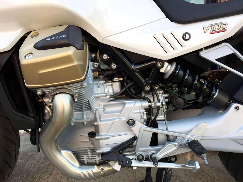 Moto Guzzi V100 Mandello (2022 - 24) (18)