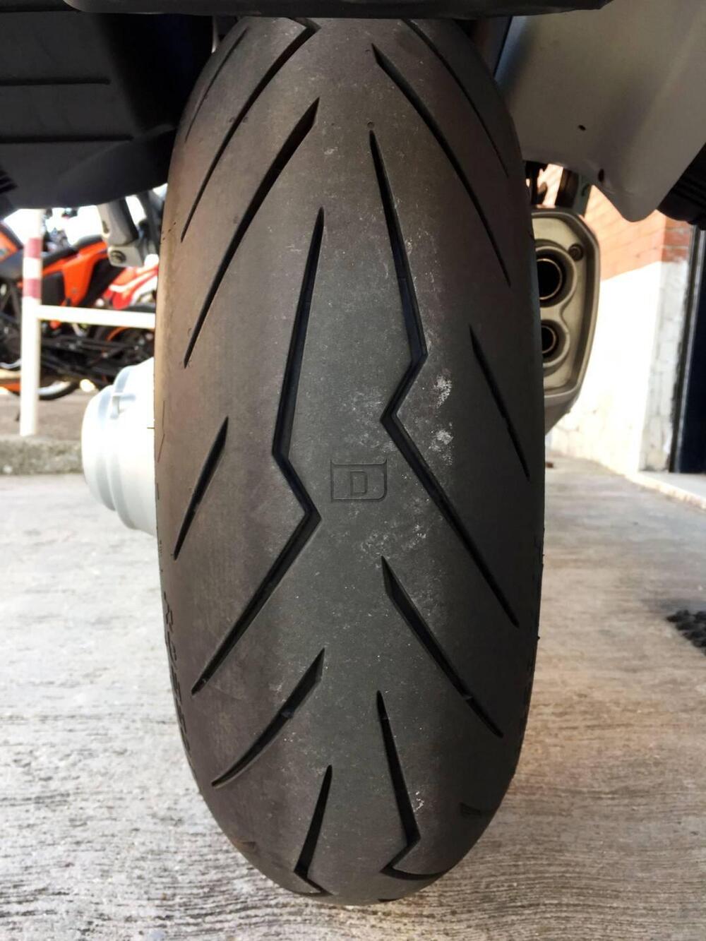 Moto Guzzi V100 Mandello (2022 - 24) (20)