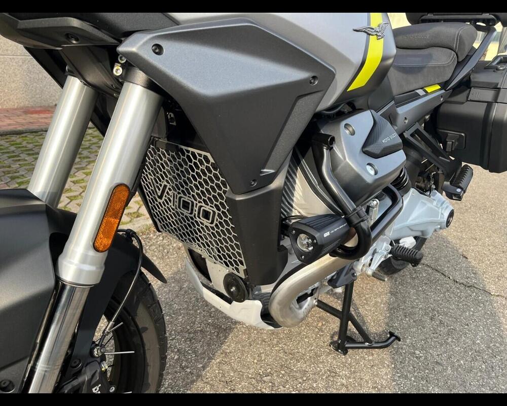 Moto Guzzi Stelvio (2024 - 25) (9)