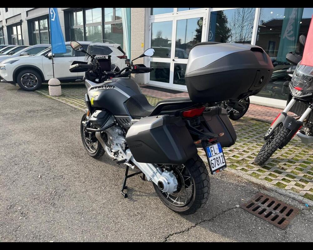 Moto Guzzi Stelvio (2024 - 25) (7)