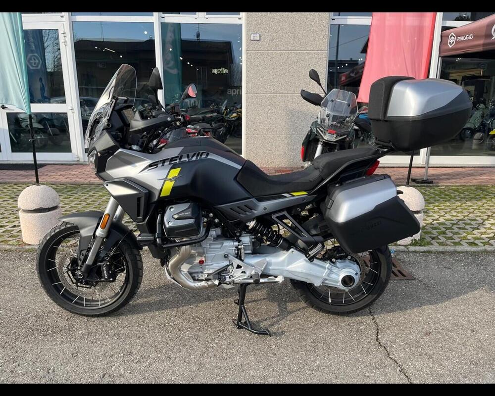 Moto Guzzi Stelvio (2024 - 25) (8)