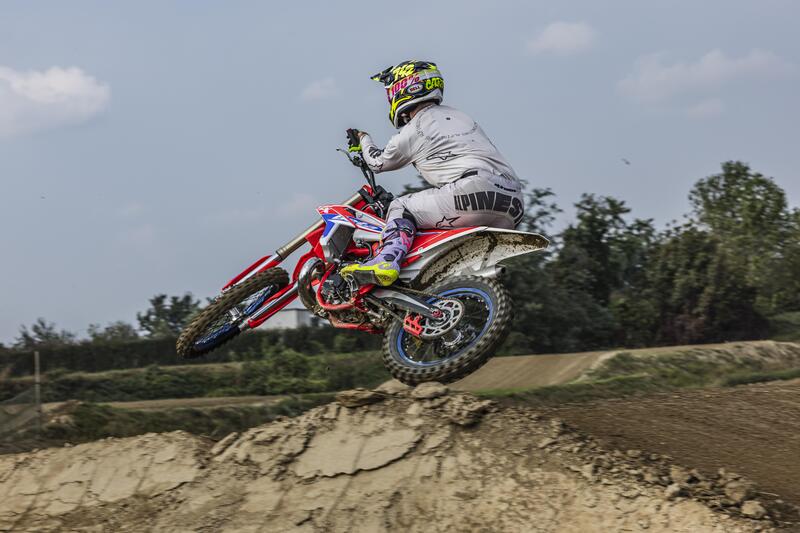 La Beta RX 350 2 tempi 2026 in azione a Motocross Chieve