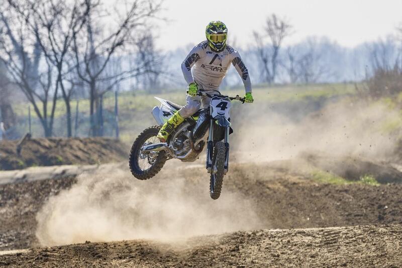 Dopo il lancio negli USA, purtroppo rovinato dal meteo, abbiamo provato, come si deve, la Triumph TF 450-RC in Italia a Chieve