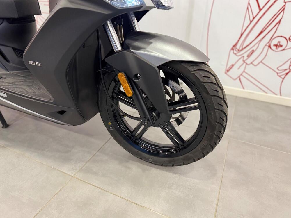Kymco Agility 125 R16 + (2021 - 25) (9)