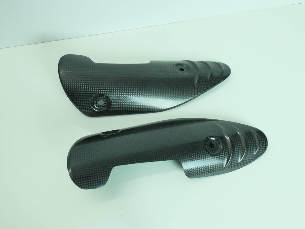 Paracalore carbonio Triumph Speed Triple 1050 2005 generico (6)