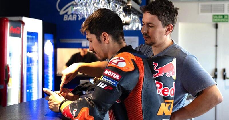 MotoGP 2025. "Errore da dilettante!". Un ex pilota ha contestato le parole di Lorenzo (Vinales pi&ugrave; talento e velocit&agrave; di Acosta), ecco la risposta di Jorge