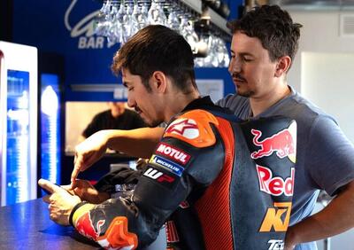 MotoGP 2025. Errore da dilettante!. Un ex pilota ha contestato le parole di Lorenzo (Vinales più talento e velocità di Acosta), ecco la risposta di Jorge