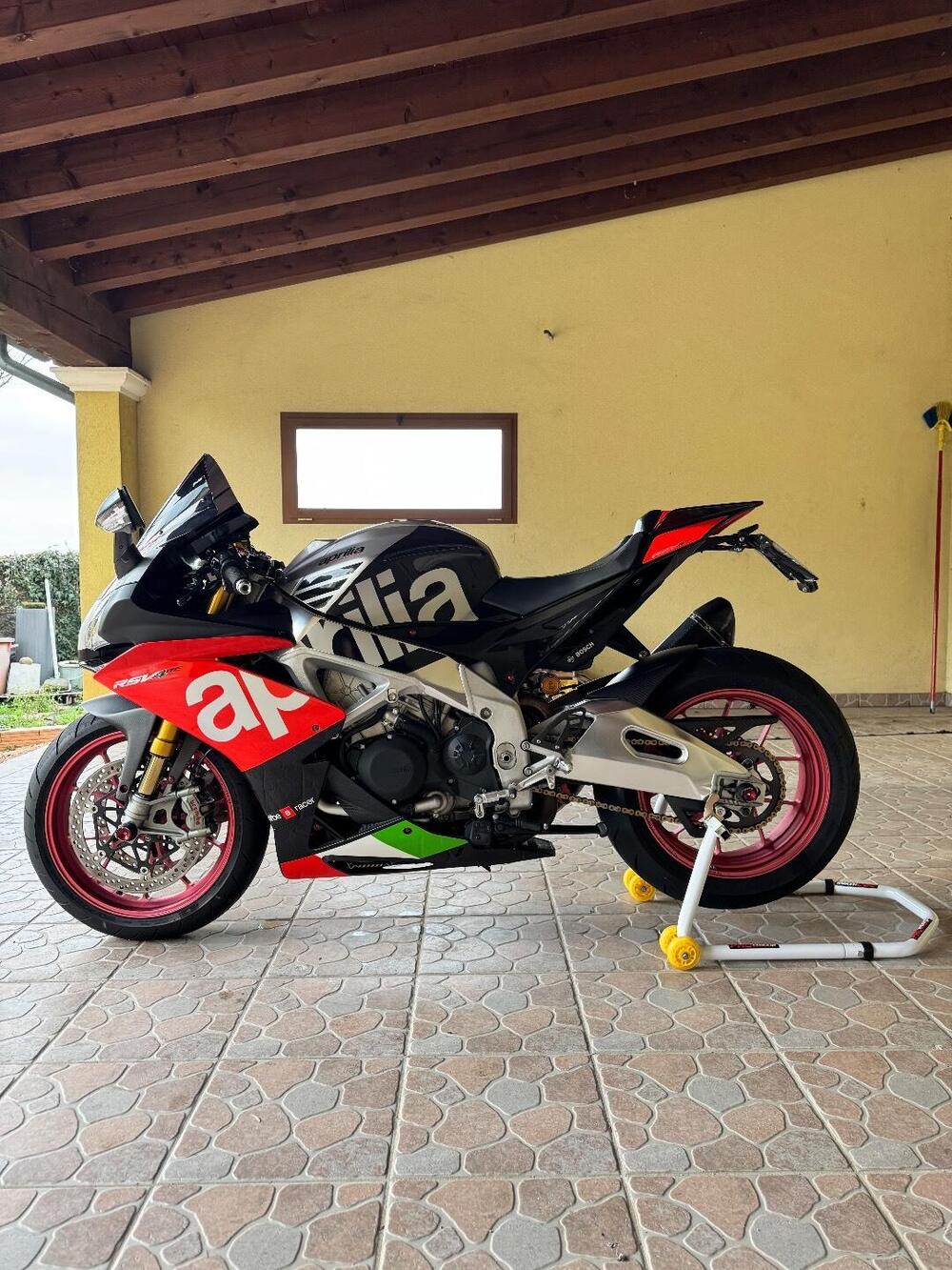 Aprilia RSV4 RF (2017 - 19) (3)