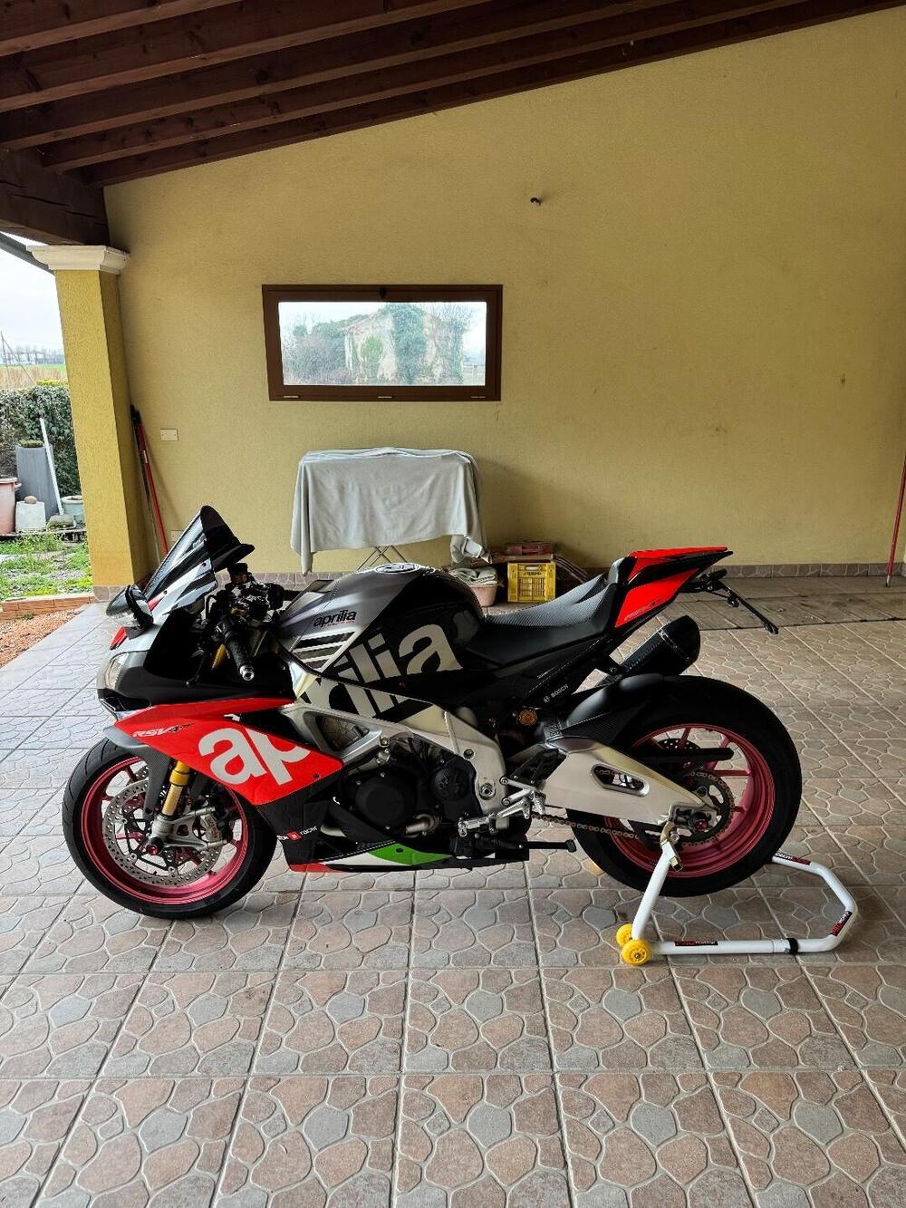 Aprilia RSV4 RF (2017 - 19) (4)