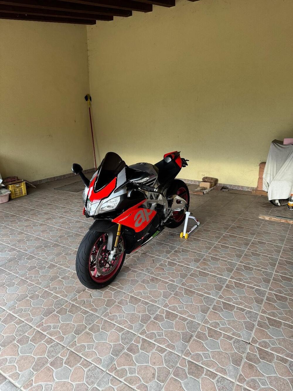 Aprilia RSV4 RF (2017 - 19) (5)