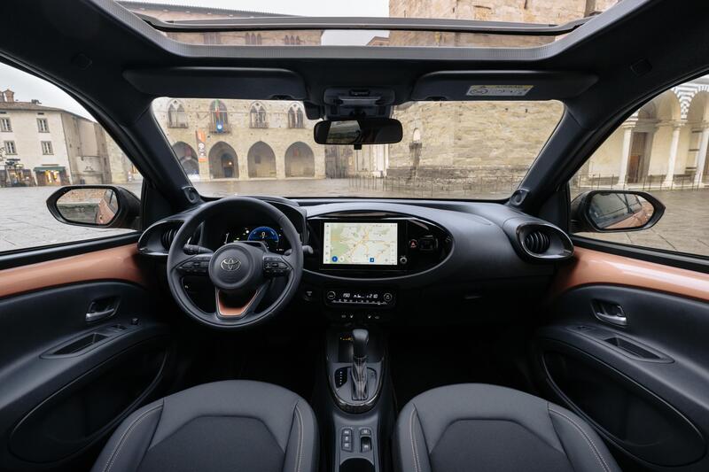 Interni Toyota Aygo X Hybrid