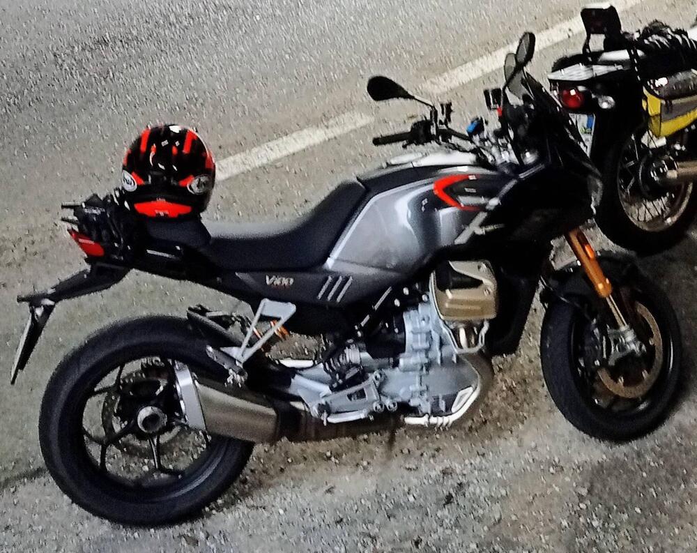 Moto Guzzi V100 Mandello S (2022 - 24)