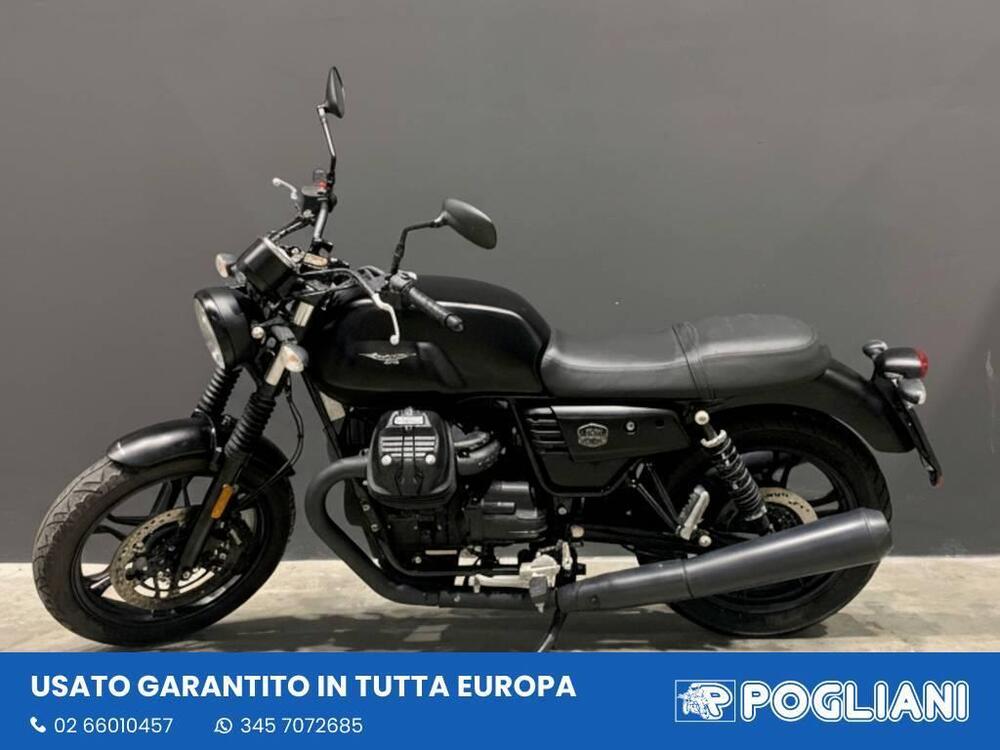 Moto Guzzi V7 III Stone (2017 - 20) (2)