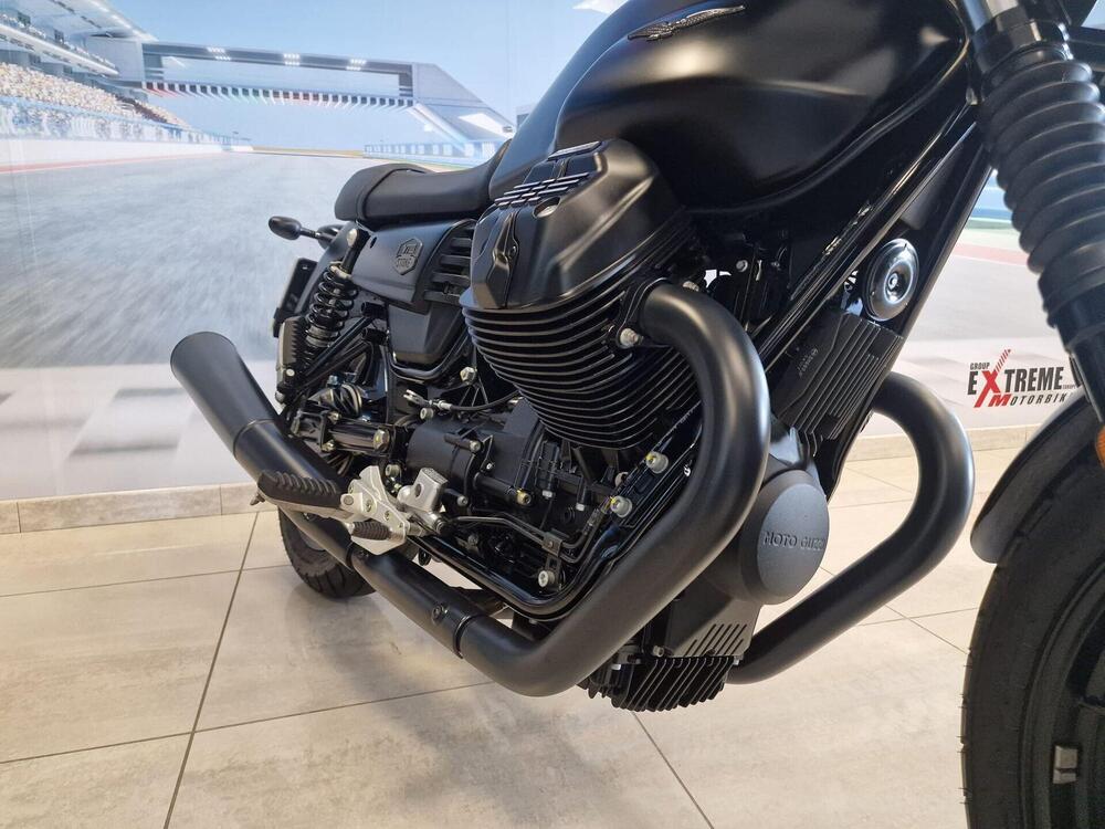 Moto Guzzi V7 III Stone (2017 - 20) (12)