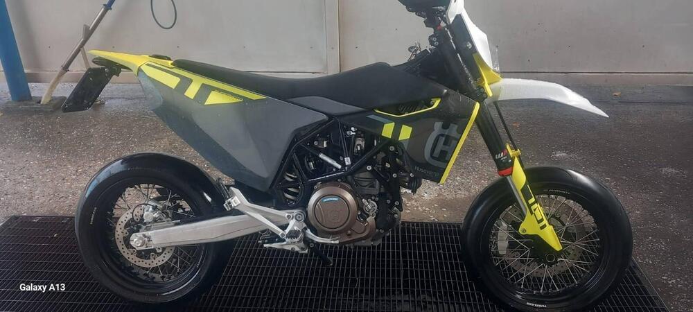 Husqvarna 701 Supermoto (2023 - 25)