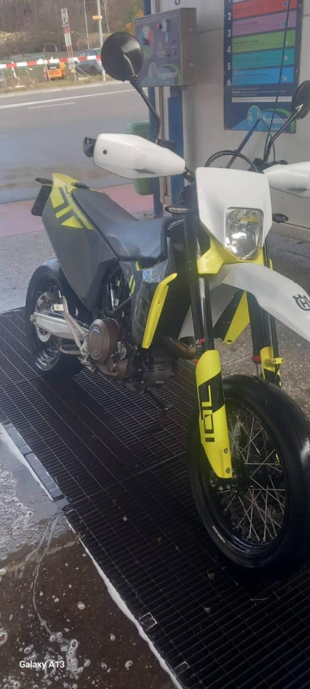 Husqvarna 701 Supermoto (2023 - 25) (3)