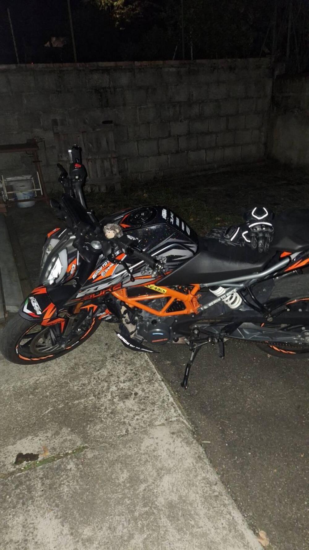 KTM 125 Duke (2021 - 23) (2)