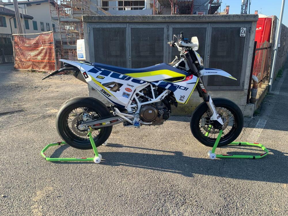 Husqvarna 701 Supermoto (2016)