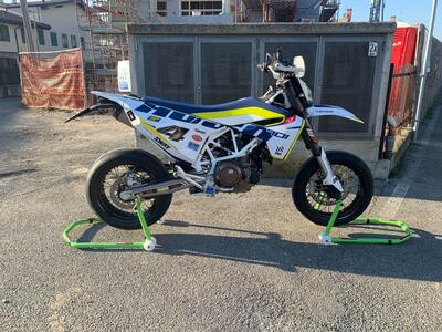 Husqvarna 701 Supermoto (2016) usata