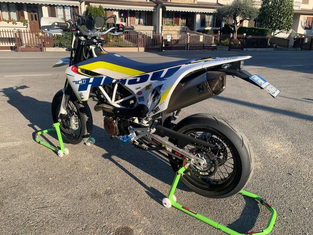 Husqvarna 701 Supermoto (2016) (2)