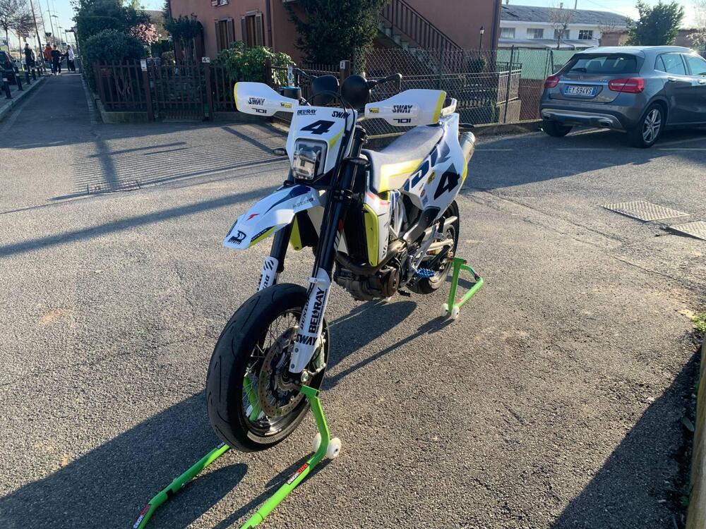 Husqvarna 701 Supermoto (2016) (3)