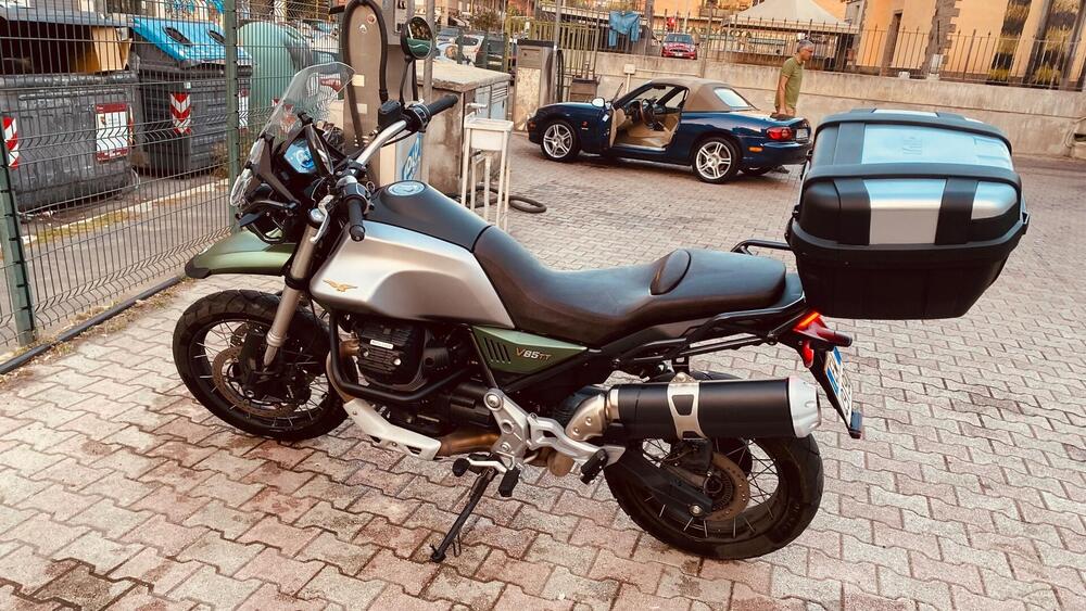 Moto Guzzi V85 TT Centenario (2021 - 22)