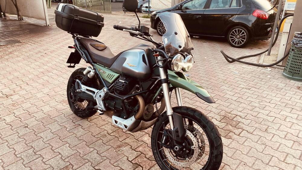 Moto Guzzi V85 TT Centenario (2021 - 22) (3)