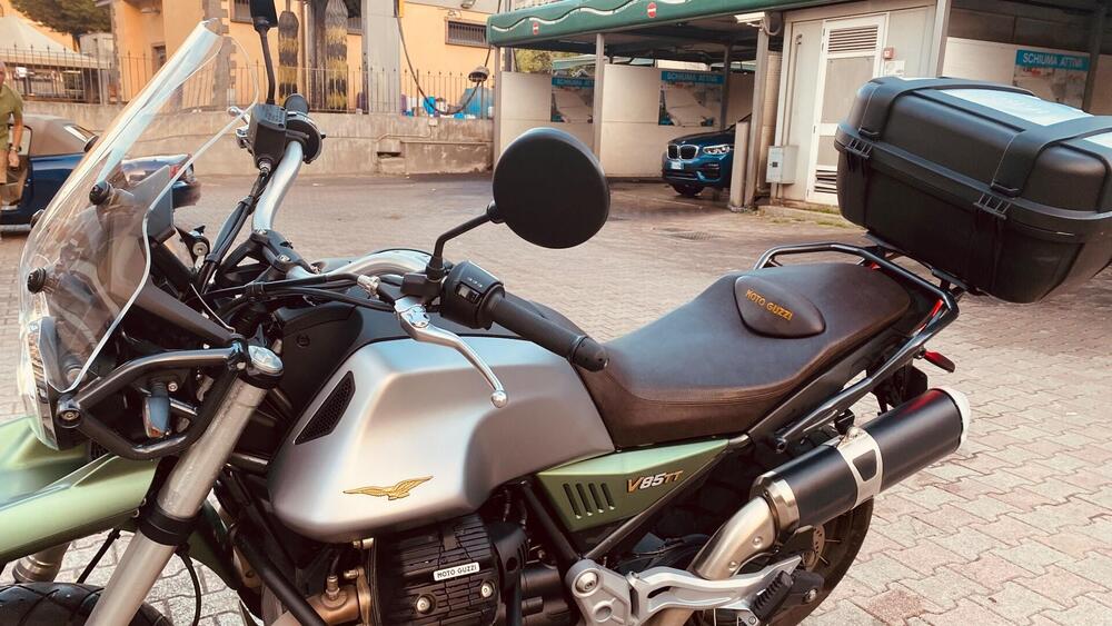 Moto Guzzi V85 TT Centenario (2021 - 22) (5)