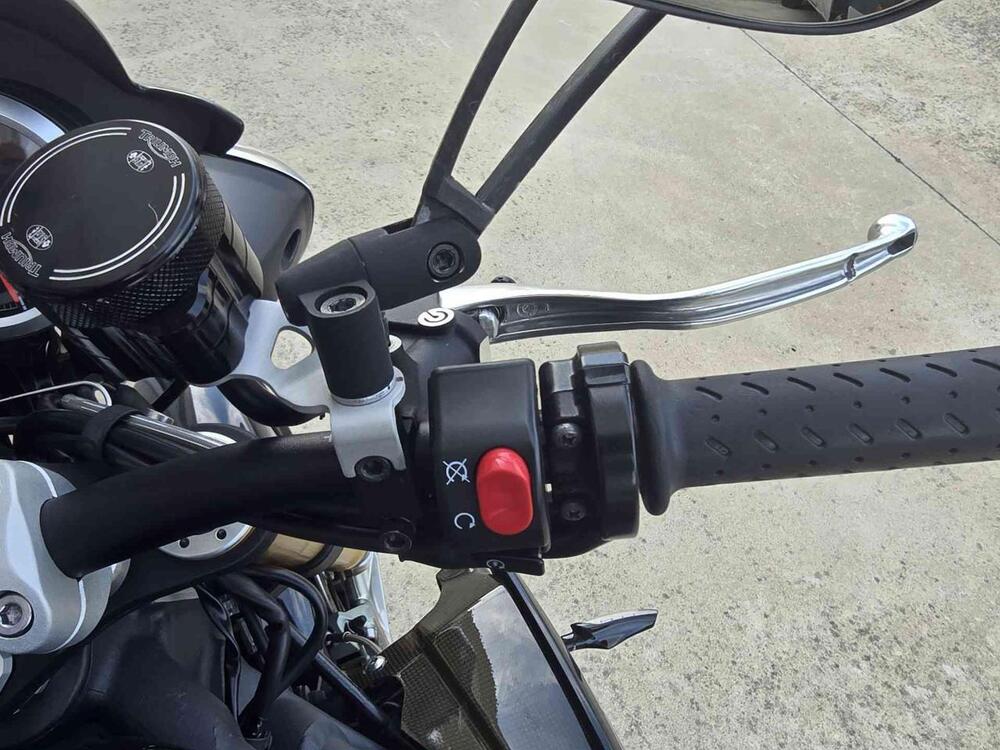 Triumph Speed Triple 1050 R ABS (2011 - 15) (17)