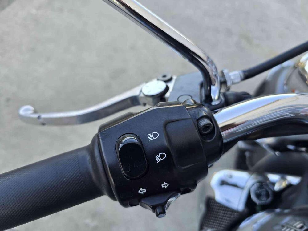 Triumph Rocket 3 Classic (2006 - 11) (13)