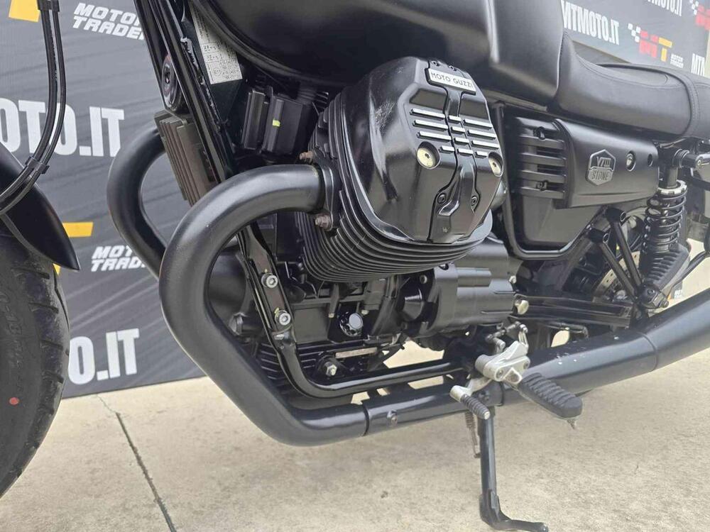 Moto Guzzi V7 III Stone (2017 - 20) (13)