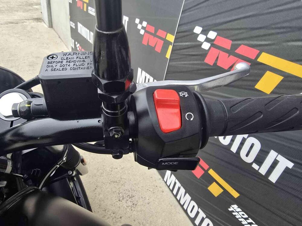 Moto Guzzi V7 III Stone (2017 - 20) (10)