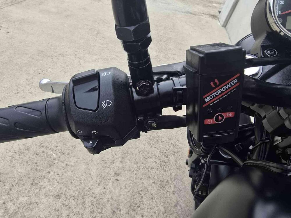 Moto Guzzi V7 III Stone (2017 - 20) (11)