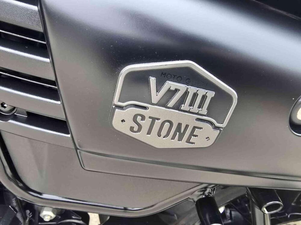 Moto Guzzi V7 III Stone (2017 - 20) (12)