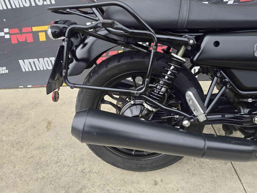 Moto Guzzi V7 III Stone (2017 - 20) (8)