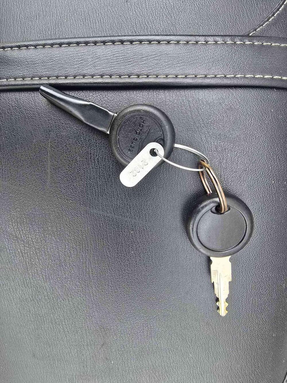 Moto Guzzi V7 III Stone (2017 - 20) (21)