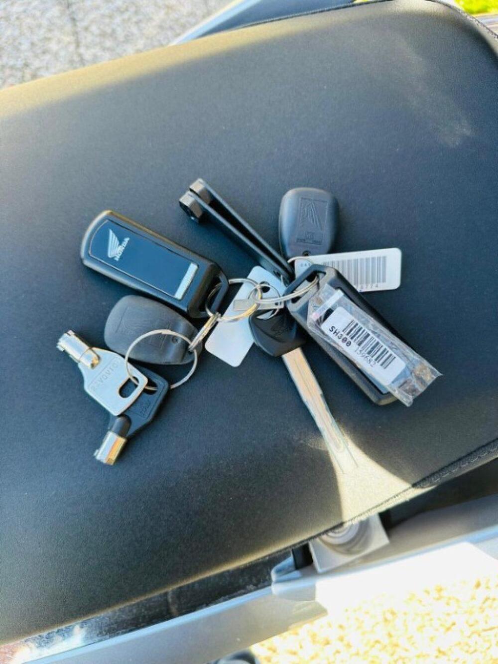 Honda SH 300 i ABS (2016 - 20) (11)