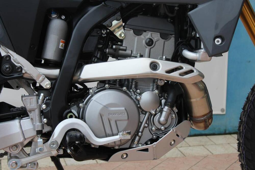 Suzuki DR-Z4S (2025) (2)
