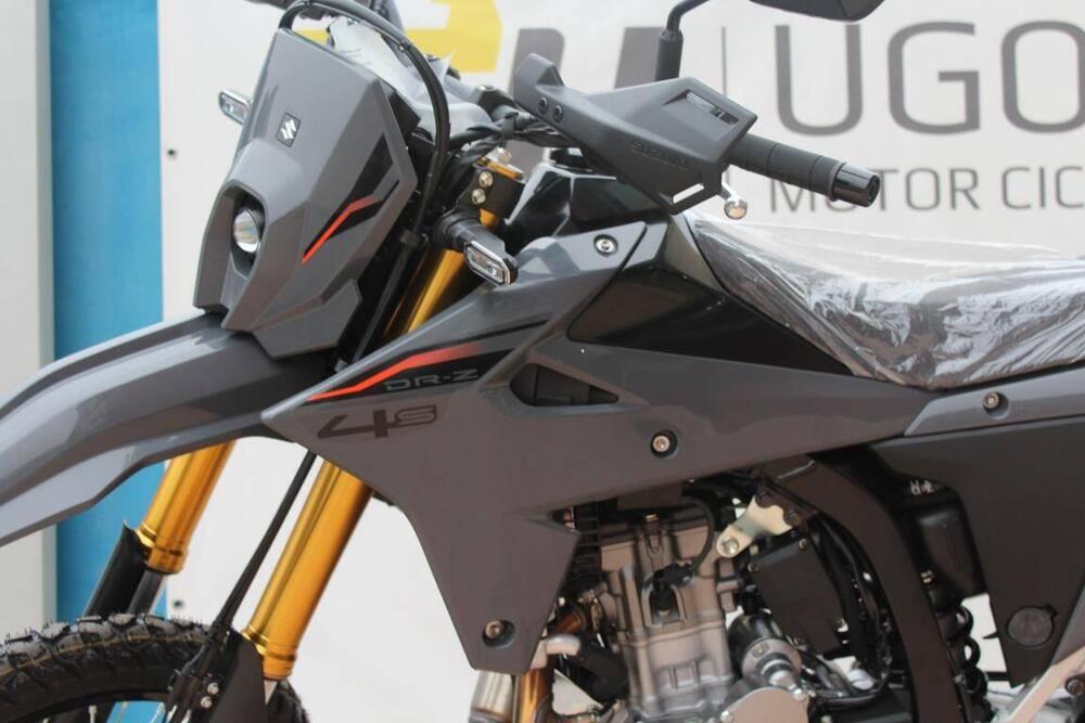 Suzuki DR-Z4S (2025) (4)