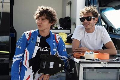 Kimi Antonelli su Valentino Rossi: &ldquo;Per me &egrave; un&rsquo;ispirazione. &Egrave; un privilegio avere un rapporto cos&igrave; con una leggenda del motorsport&rdquo;