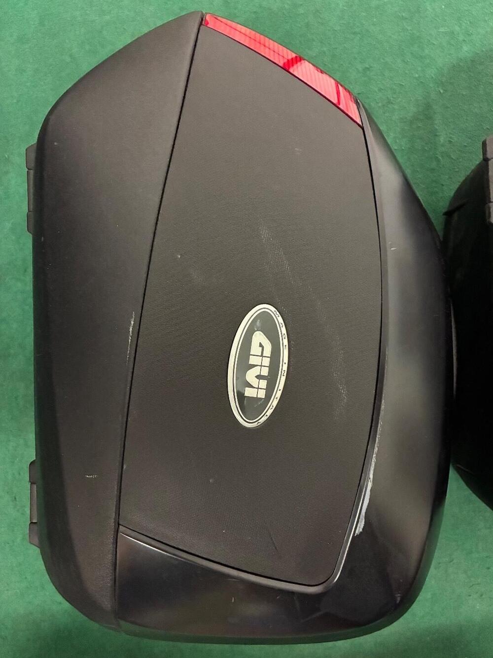 Valigie con telai Givi (7)