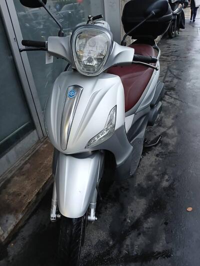 Piaggio Beverly 350 SportTouring ie ABS (2011 - 17) usata