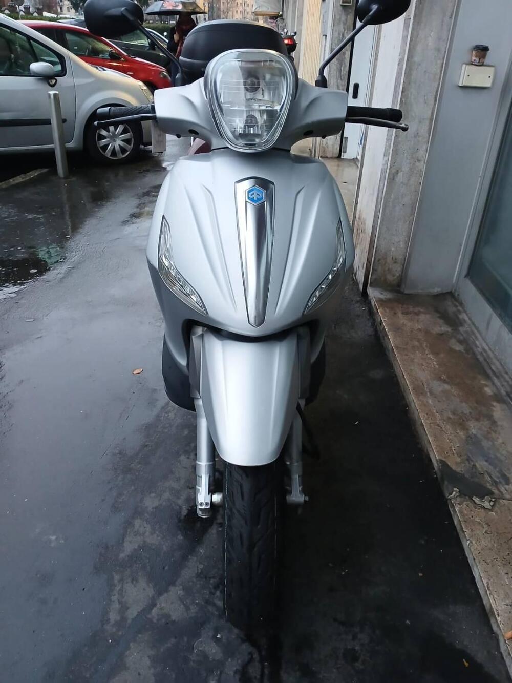 Piaggio Beverly 350 SportTouring ie ABS (2011 - 17) (3)