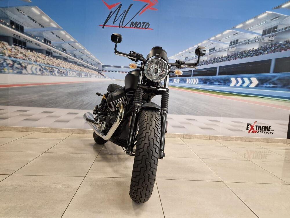 Moto Guzzi V9 Bobber (2016 - 18) (2)