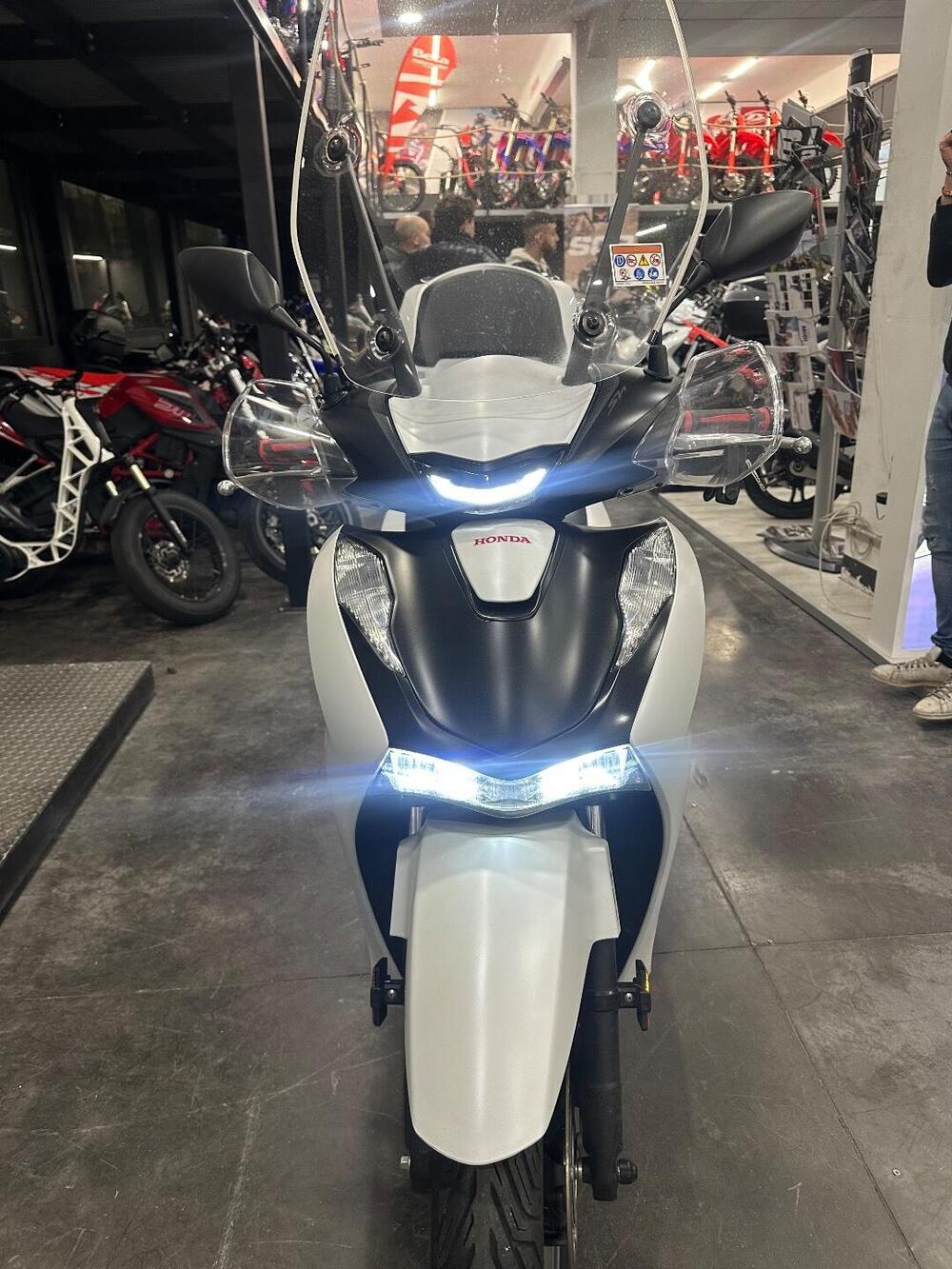 Honda SH 150i (2024 - 25) (2)