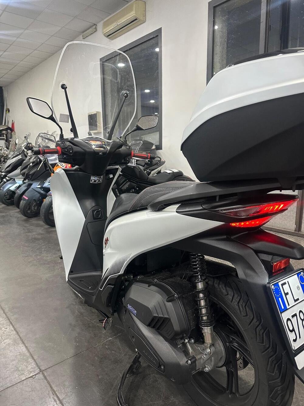 Honda SH 150i (2024 - 25) (7)