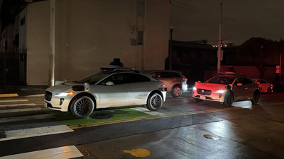 Blackout a San Francisco e traffico paralizzato: i robotaxi Waymo vanno in tilt