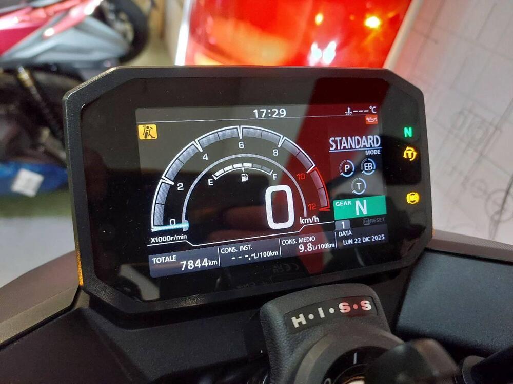 Honda CB 750 Hornet (2023 - 24) (3)