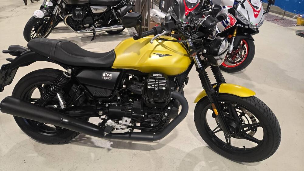 Moto Guzzi V7 Stone (2021 - 24)